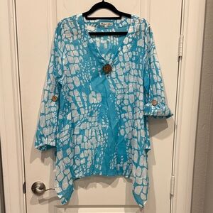 Pleasant Shade, Size M, Turquoise and White Tunic with Button Details